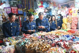 Hà Nội: Hàng Tết đầy đủ, sẵn sàng phục vụ người dân