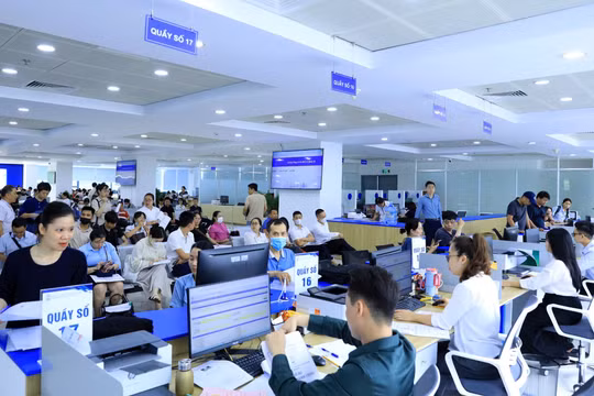 Hà Nội: Hoàn thành xuất sắc nhiệm vụ, công chức được nhận thêm một tháng lương