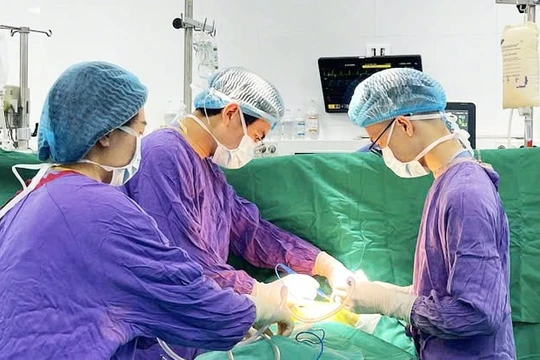 Hà Nội: Bệnh nhân ghép tạng được bảo hiểm y tế chi trả 11,9 triệu đồng/tháng thuốc chống thải ghép