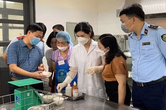 Ngộ độc gia tăng, khó truy nguồn thực phẩm với cơ sở kinh doanh nhỏ lẻ