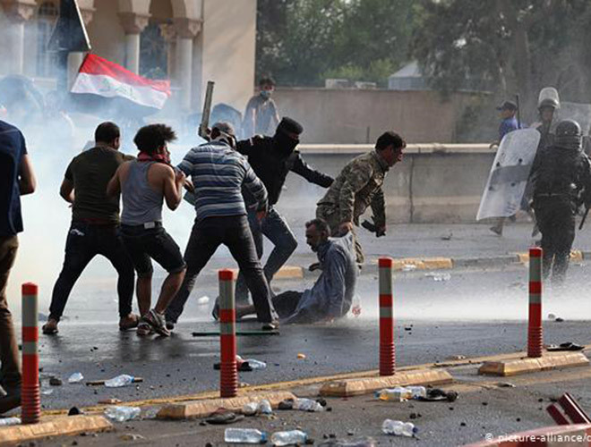 Tổ chức Ân xá Quốc tế tuần này cáo buộc các chỉ huy an ninh Iraq sử dụng vòi rồng cấp quân sự - mạnh hơn tới 10 lần so với thông thường để kiểm soát đám đông trong nỗ lực dập tắt tình trạng bất ổn.