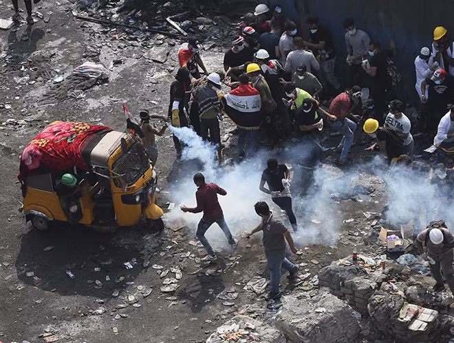 Tuy vậy, hơn 200 người Iraq thiệt mạng và hàng nghìn người khác bị thương trong các cuộc biểu tình chống chính phủ gần đây, vốn được thúc đẩy bởi nghèo đói, tham nhũng tràn lan, thất nghiệp và các dịch vụ công sụp đổ.