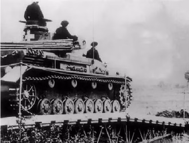 Chiến tranh Thế giới thứ hai kéo dài 2.194 ngày, đánh dấu vào cuộc xâm lược Ba Lan của Đức vào ngày 1-9-1939, đến ngày 2-9-1945, khi Nhật Bản đầu hàng vô điều kiện. Chiến tranh Thế giới thứ hai kéo dài 2.194 ngày, đánh dấu vào cuộc xâm lược Ba Lan của Đức vào ngày 1-9-1939, đến ngày 2-9-1945, khi Nhật Bản đầu hàng vô điều kiện.