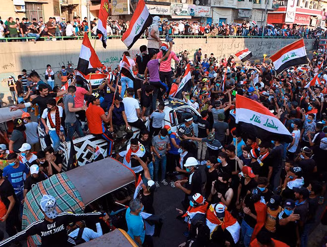 Vẫn chưa rõ các cuộc biểu tình ở Iraq sẽ phát triển như thế nào, nhưng những người lái xe Tuk-tuk vốn đã bị xã hội từ chối trước đây giờ họ đã có một vị trí trung tâm trong các cuộc biểu tình