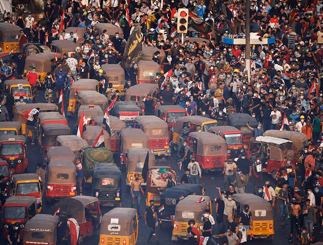 Các cuộc biểu tình ở Iraq đang lan rộng với sự tham gia của hàng trăm nghìn người. Thậm chí, tại quảng trường Tahrir ở Baghdad, một số nhà hoạt động đã dựng lều và ở luôn tại chỗ.