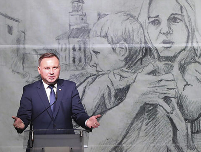 Trong bài phát biểu, Tổng thống Ba Lan Andrzej Duda nêu vấn đề, châu Âu gần đây chứng kiến sự trở lại của khuynh hướng đế quốc, ám chỉ các hành động quân sự của Nga sau khi sáp nhập bán đảo Crimea của Ukraine.