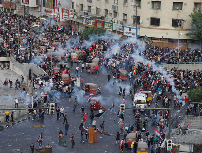 Tuk-tuk có thể dễ dàng len lỏi trong những đoạn đường hẹp hoặc chưa trải nhựa. Chúng có màu sắc rực rỡ, trông thì giống như một món đồ chơi, nhưng khi cần, nó vô cùng cơ động, thậm chí có thể gây sát thương.
