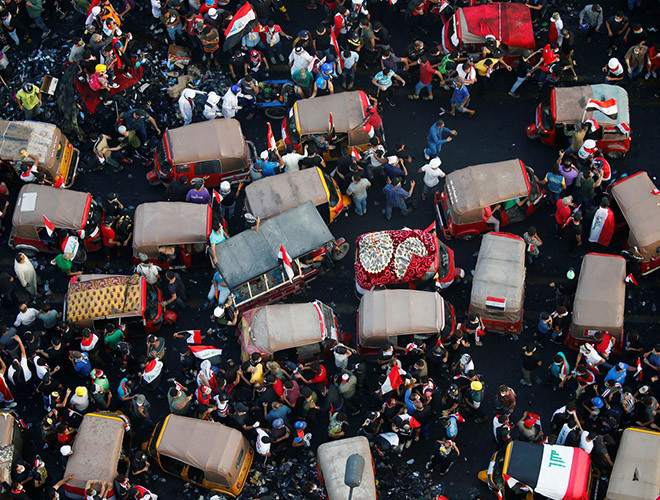 Hình ảnh dễ thấy nhất trong các cuộc biểu tình ở Iraq hiện nay là những chiếc xe tuk tuk quấn cờ Iraq.