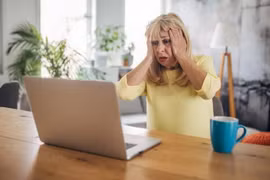 Người già ở Mỹ trở thành mục tiêu số một của lừa đảo tài chính