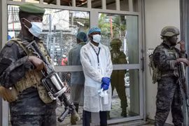 Nguyên nhân bùng phát và mối nguy tiềm ẩn của dịch Ebola ở Congo