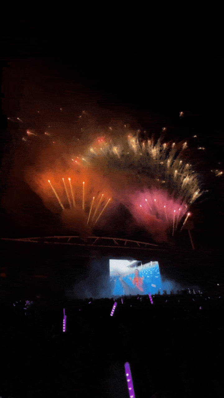 Clip sự cố pháo hoa tại sân Mỹ Đình tối 11/10 (Nguồn: Kênh 14) Clip sự cố pháo hoa tại sân Mỹ Đình tối 11/10 (Nguồn: Kênh 14)