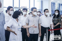 [ẢNH] Lịch trình dày đặc trong buổi kiểm tra chống dịch Covid-19 của Phó Thủ tướng Vũ Đức Đam tại Hà Nội