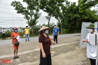 [ẢNH] Cận cảnh “Siêu thị mini 0 đồng’’ đầu tiên ở Hà Nội cho người lao động, sinh viên khó khăn vì giãn cách xã hội