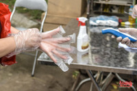 [ẢNH] Cận cảnh “Siêu thị mini 0 đồng’’ đầu tiên ở Hà Nội cho người lao động, sinh viên khó khăn vì giãn cách xã hội