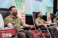 Thứ trưởng Bộ Công an và Giám đốc CATP Hà Nội hiến máu cứu người, chung tay đẩy lùi Covid-19