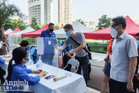 [ẢNH] Lịch trình dày đặc trong buổi kiểm tra chống dịch Covid-19 của Phó Thủ tướng Vũ Đức Đam tại Hà Nội