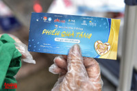 [ẢNH] Cận cảnh “Siêu thị mini 0 đồng’’ đầu tiên ở Hà Nội cho người lao động, sinh viên khó khăn vì giãn cách xã hội