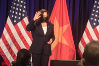 Những hình ảnh ấn tượng về Phó Tổng thống Mỹ đầu tiên đến Hà Nội