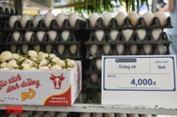 [ẢNH] Cận cảnh “Siêu thị mini 0 đồng’’ đầu tiên ở Hà Nội cho người lao động, sinh viên khó khăn vì giãn cách xã hội