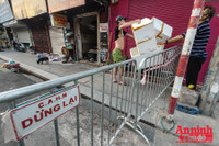 [ẢNH] Cận cảnh những phút trước khi phường Văn Miếu cách ly y tế toàn bộ đến 4/9