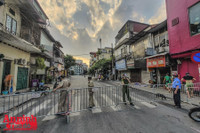 [ẢNH] Cận cảnh những phút trước khi phường Văn Miếu cách ly y tế toàn bộ đến 4/9