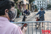 [ẢNH] Cận cảnh những phút trước khi phường Văn Miếu cách ly y tế toàn bộ đến 4/9