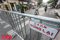 [ẢNH] Cận cảnh những phút trước khi phường Văn Miếu cách ly y tế toàn bộ đến 4/9