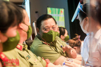 Thứ trưởng Bộ Công an và Giám đốc CATP Hà Nội hiến máu cứu người, chung tay đẩy lùi Covid-19