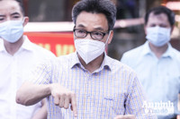 [ẢNH] Lịch trình dày đặc trong buổi kiểm tra chống dịch Covid-19 của Phó Thủ tướng Vũ Đức Đam tại Hà Nội