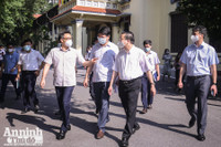 [ẢNH] Lịch trình dày đặc trong buổi kiểm tra chống dịch Covid-19 của Phó Thủ tướng Vũ Đức Đam tại Hà Nội