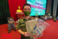 Thứ trưởng Bộ Công an và Giám đốc CATP Hà Nội hiến máu cứu người, chung tay đẩy lùi Covid-19