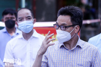 [ẢNH] Lịch trình dày đặc trong buổi kiểm tra chống dịch Covid-19 của Phó Thủ tướng Vũ Đức Đam tại Hà Nội