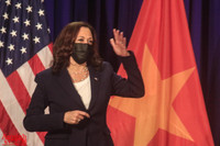 Những hình ảnh ấn tượng về Phó Tổng thống Mỹ đầu tiên đến Hà Nội