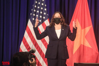 Những hình ảnh ấn tượng về Phó Tổng thống Mỹ đầu tiên đến Hà Nội