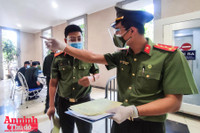 Thứ trưởng Bộ Công an và Giám đốc CATP Hà Nội hiến máu cứu người, chung tay đẩy lùi Covid-19