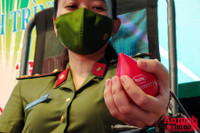 Thứ trưởng Bộ Công an và Giám đốc CATP Hà Nội hiến máu cứu người, chung tay đẩy lùi Covid-19