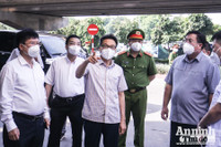 [ẢNH] Lịch trình dày đặc trong buổi kiểm tra chống dịch Covid-19 của Phó Thủ tướng Vũ Đức Đam tại Hà Nội