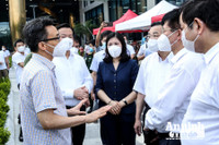 [ẢNH] Lịch trình dày đặc trong buổi kiểm tra chống dịch Covid-19 của Phó Thủ tướng Vũ Đức Đam tại Hà Nội