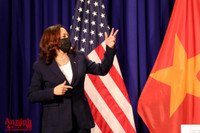 Những hình ảnh ấn tượng về Phó Tổng thống Mỹ đầu tiên đến Hà Nội