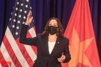 Những hình ảnh ấn tượng về Phó Tổng thống Mỹ đầu tiên đến Hà Nội