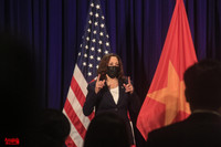 Những hình ảnh ấn tượng về Phó Tổng thống Mỹ đầu tiên đến Hà Nội