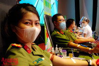 Thứ trưởng Bộ Công an và Giám đốc CATP Hà Nội hiến máu cứu người, chung tay đẩy lùi Covid-19