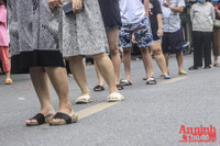 [ẢNH] Trưng dụng cả phố làm điểm xét nghiệm 7.000 người liên quan Covid-19 ở chợ Ngọc Hà