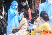 [ẢNH] Trưng dụng cả phố làm điểm xét nghiệm 7.000 người liên quan Covid-19 ở chợ Ngọc Hà