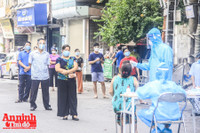 [ẢNH] Trưng dụng cả phố làm điểm xét nghiệm 7.000 người liên quan Covid-19 ở chợ Ngọc Hà
