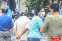 [ẢNH] Trưng dụng cả phố làm điểm xét nghiệm 7.000 người liên quan Covid-19 ở chợ Ngọc Hà