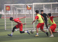 [ẢNH] THPT Phúc Lợi vào bán kết sau trận đấu nghẹt thở với THPT Marie Curie