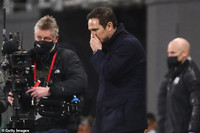 [ẢNH] Vừa đến Chelsea, HLV Tuchel lao ngay vào việc