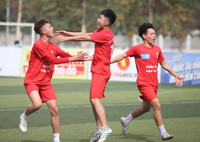 [ẢNH] THPT Hoàng Mai vào chung kết sau màn rượt đuổi tỉ số nghẹt thở