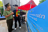 Các nghệ sỹ cùng Công an Thủ đô chung tay trồng cây để 